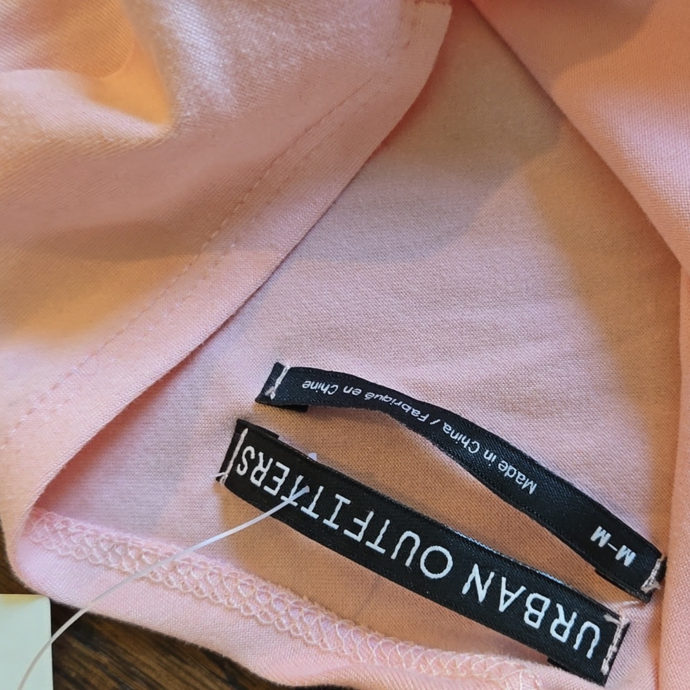 Urban Outfitters Light Pink Ruched V‑Neck Crop Top NWOT - Picture 2 of 6